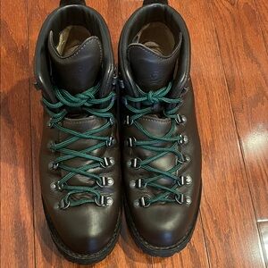 Danner dark brown men’s Mountain light ii
Hiking Boots